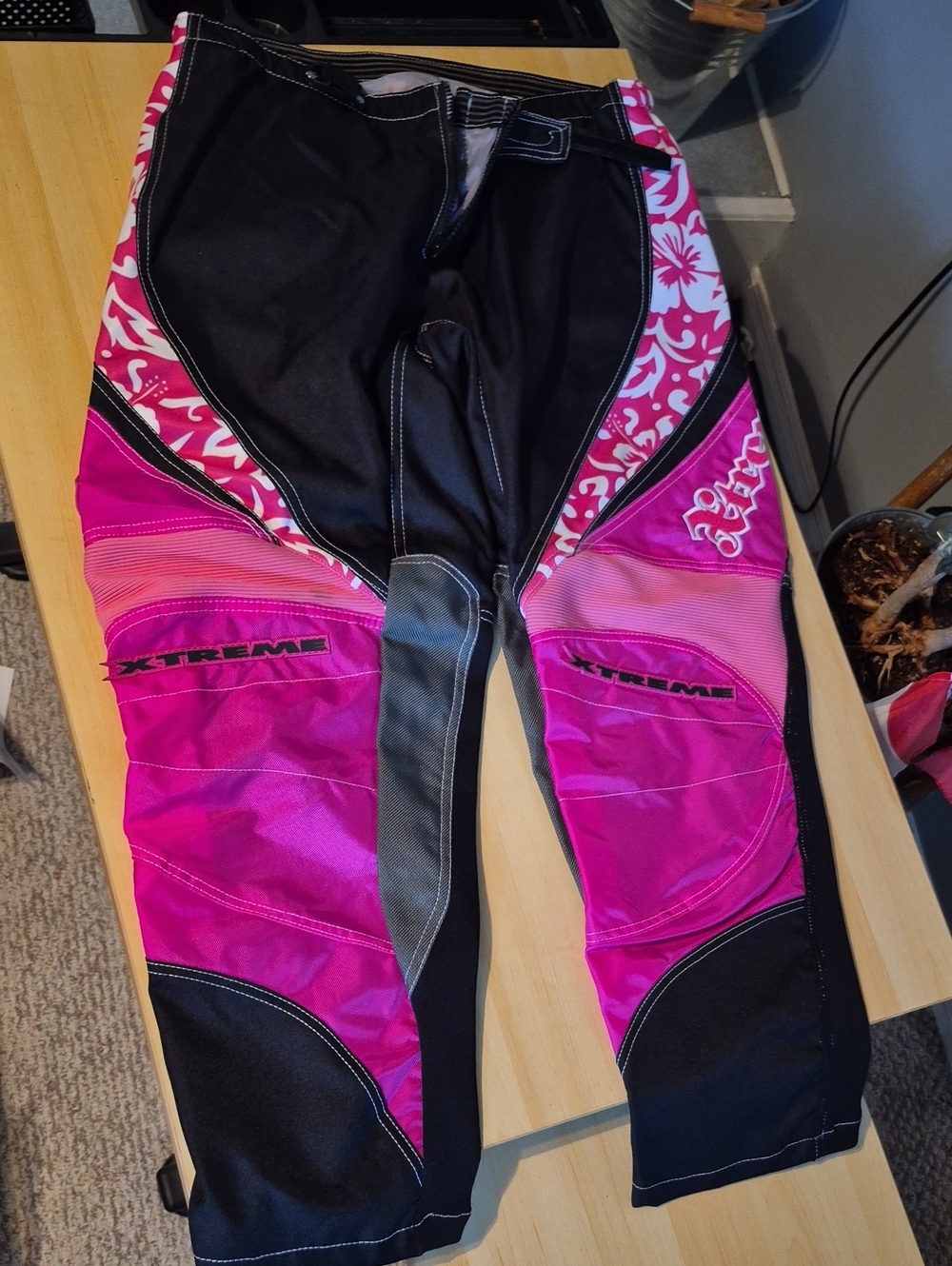 Ladies Motorcross Pants With Removable Padding At Hips.
